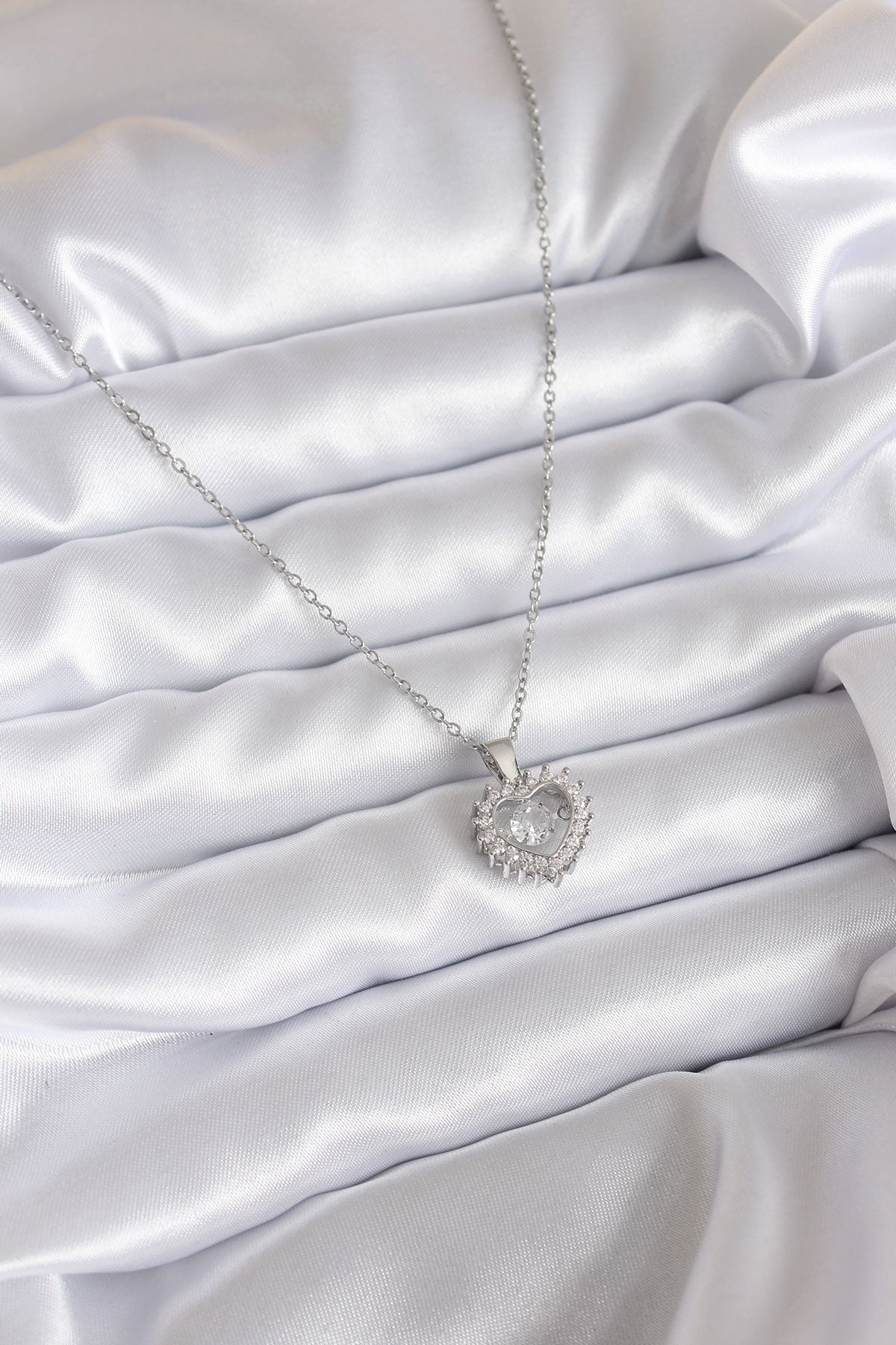 316L Çelik Zincir Gümüş Renk Zirkon Taşlı Kalp Model Kadın Kolye