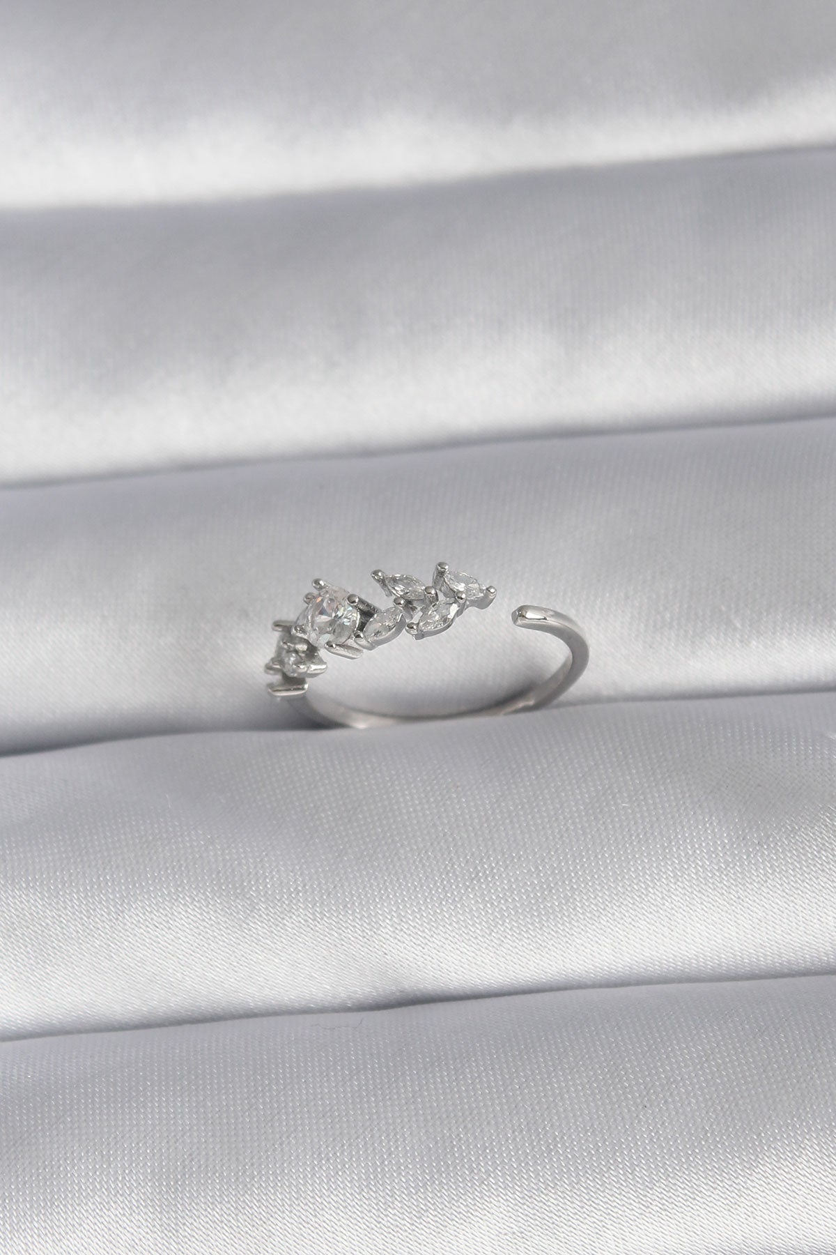 Brass Silver Color Zircon Stone Flower Model Women's Ring