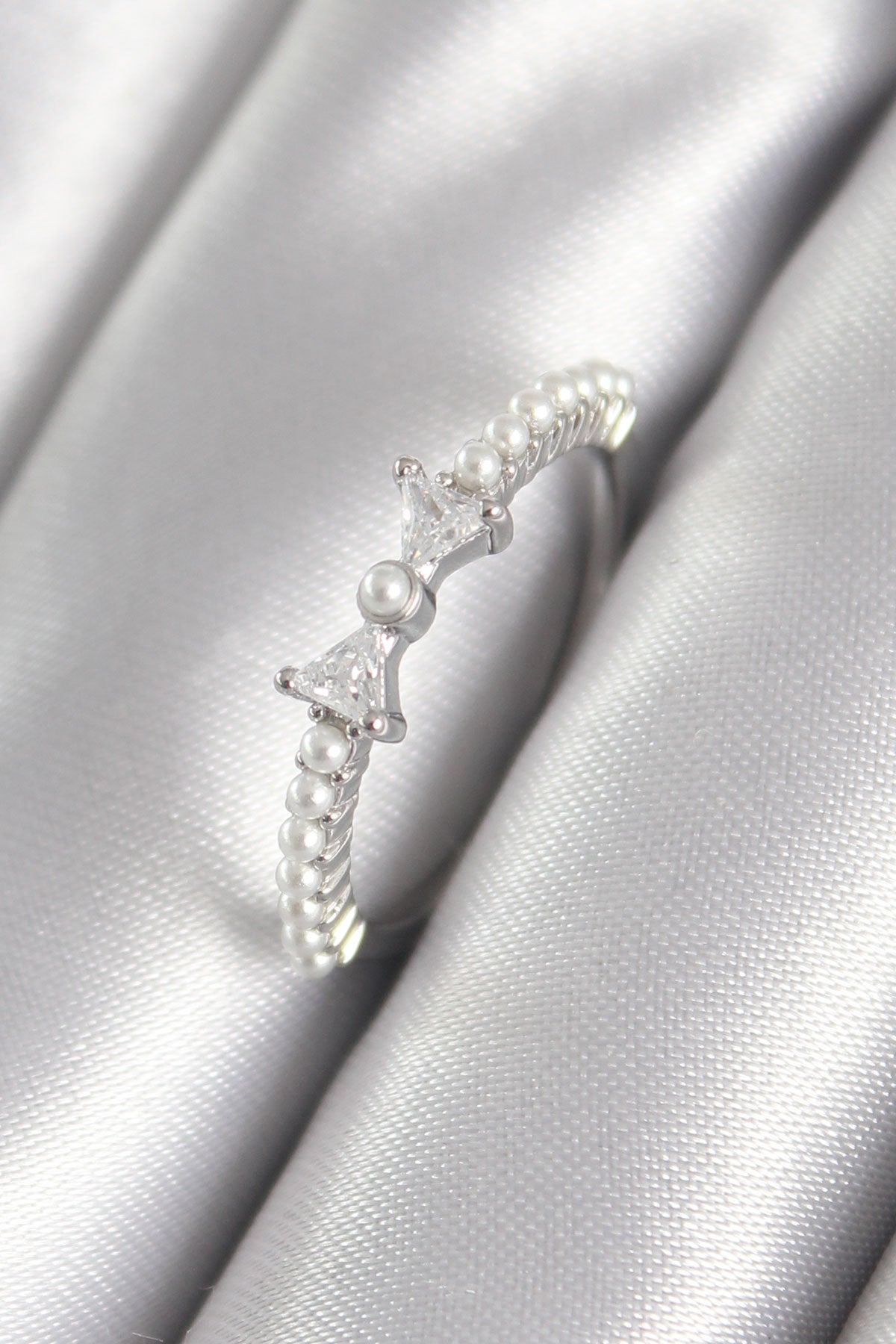 Brass Silver Color Zircon Stone Ribbon Model Pearl Detail Women's Ring