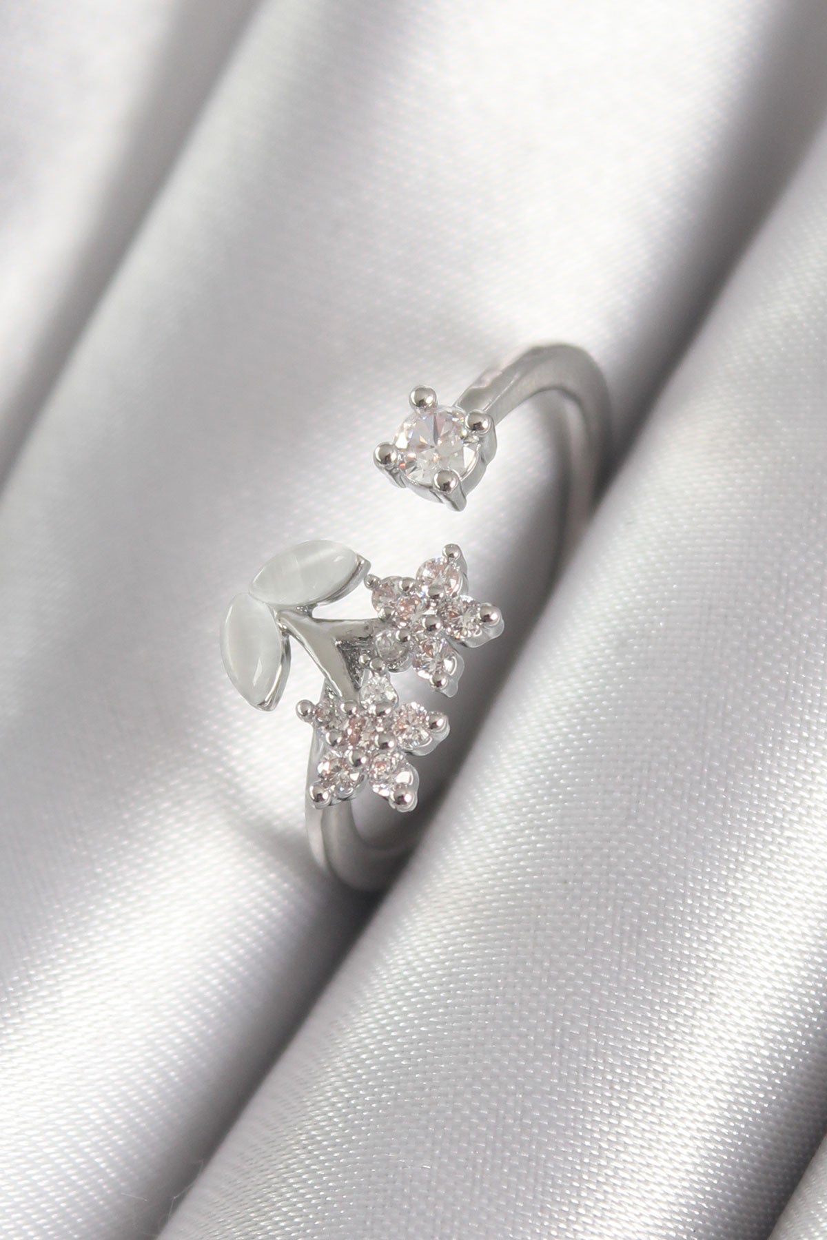 Brass Silver Color Zircon Stone Flower Model Women's Ring