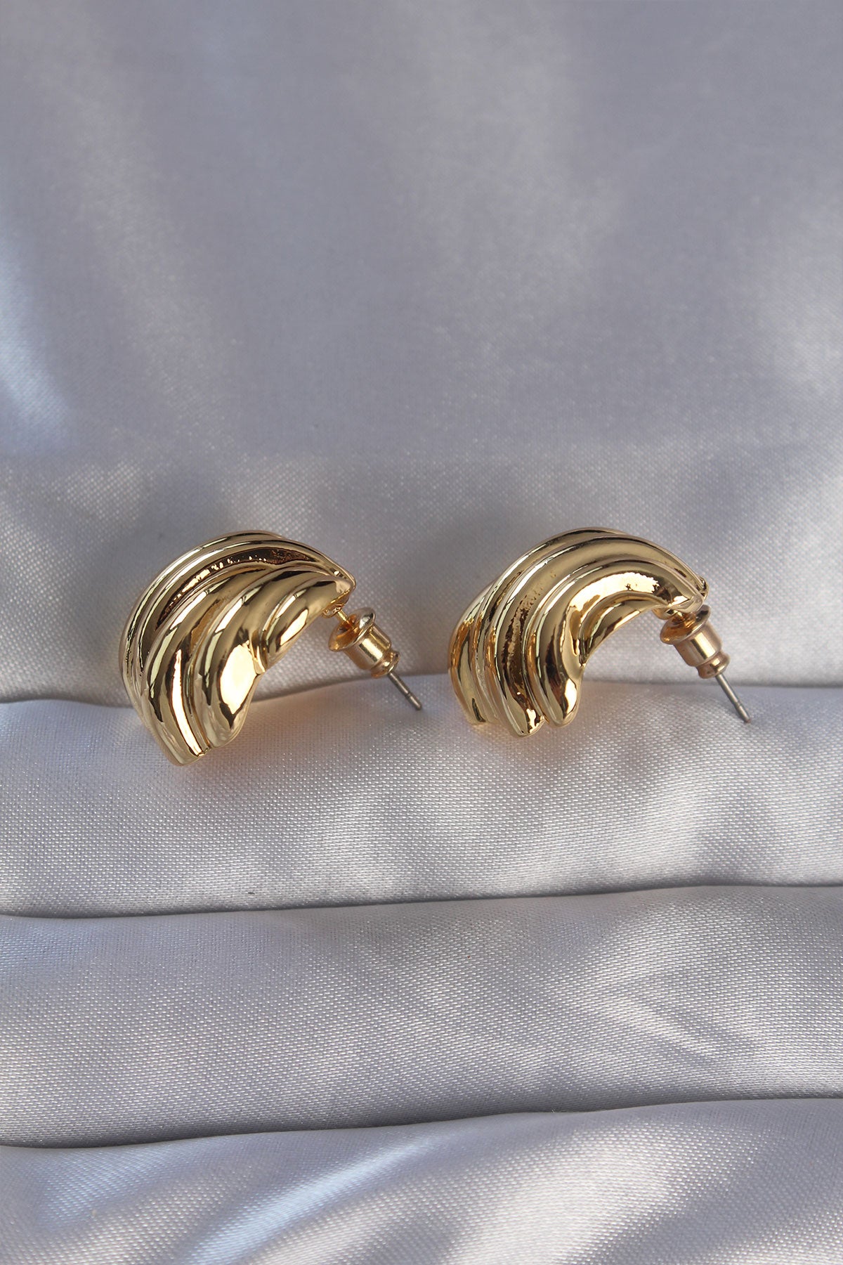 Brass Gold Color Serrated Bombe Model Earrings