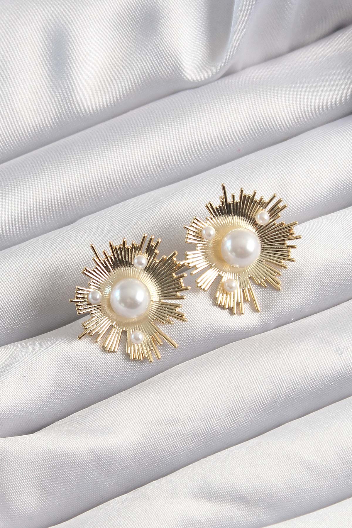 Brass Gold Color Zircon Stone Shining Pearl Beads Earrings