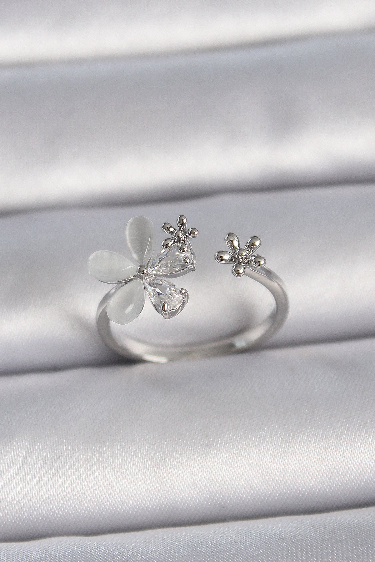 Brass Silver Color Adjustable Zircon Stone White Enamel Leaf Model Women's Ring