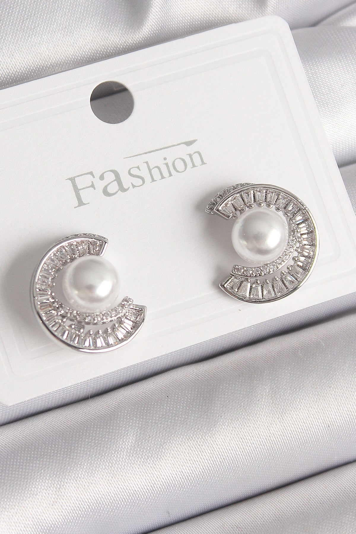 Brass Silver Color Zircon Stone Snail Model Pearl Detail Women's Earrings