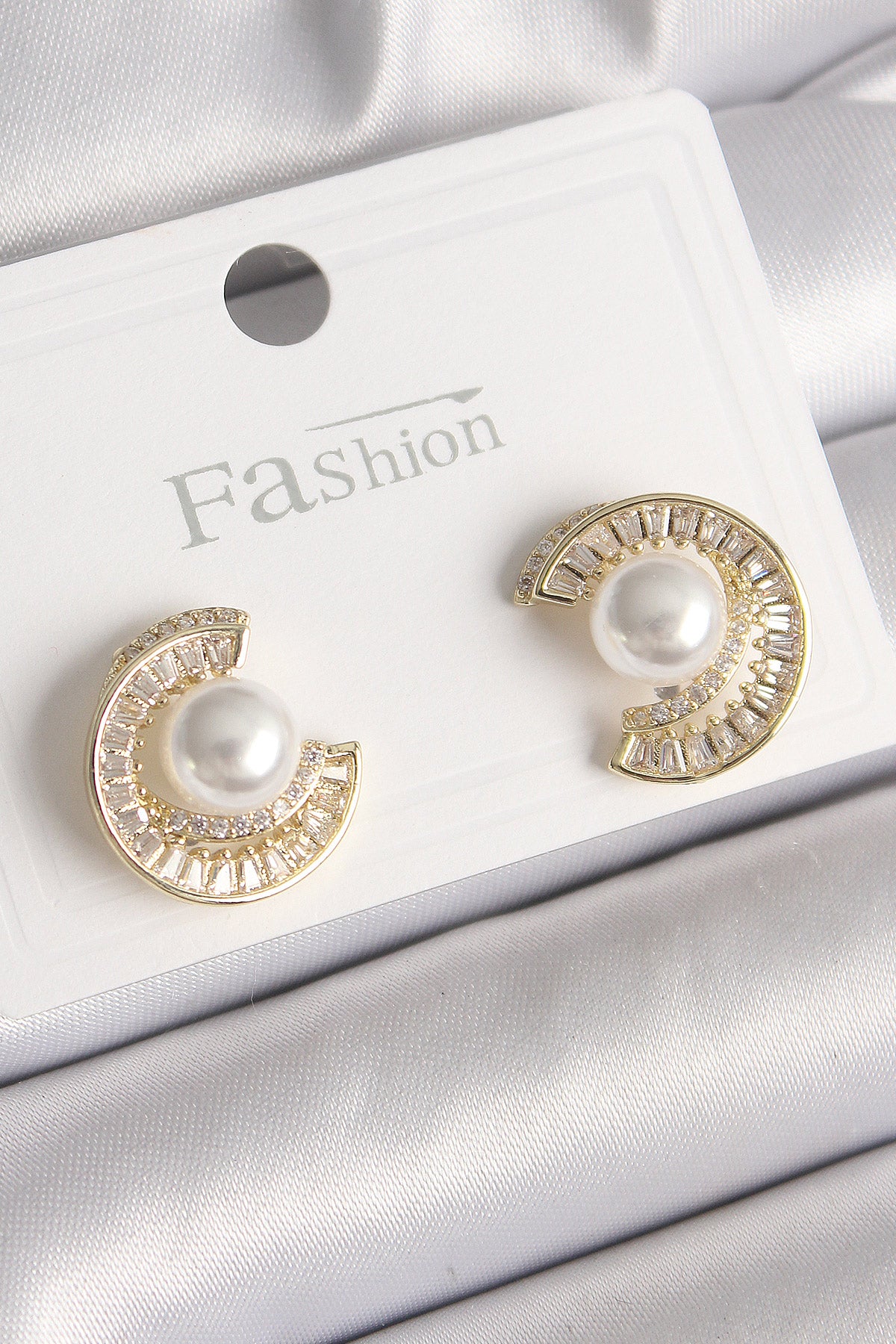 Brass Gold Color Zircon Stone Snail Model Pearl Detail Women's Earrings