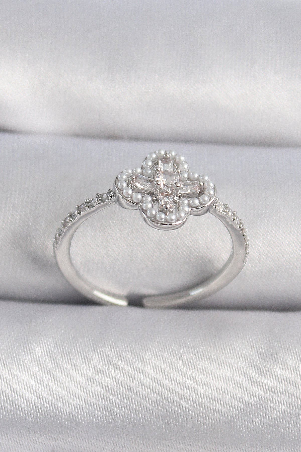 Brass Silver Color Zircon Stone Clover Model Pearl Detail Women's Ring