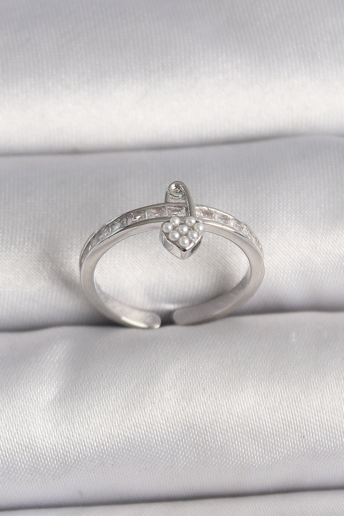 Brass Silver Color Zircon Stone Pearl Detailed Lock Heart Model Adjustable Ring