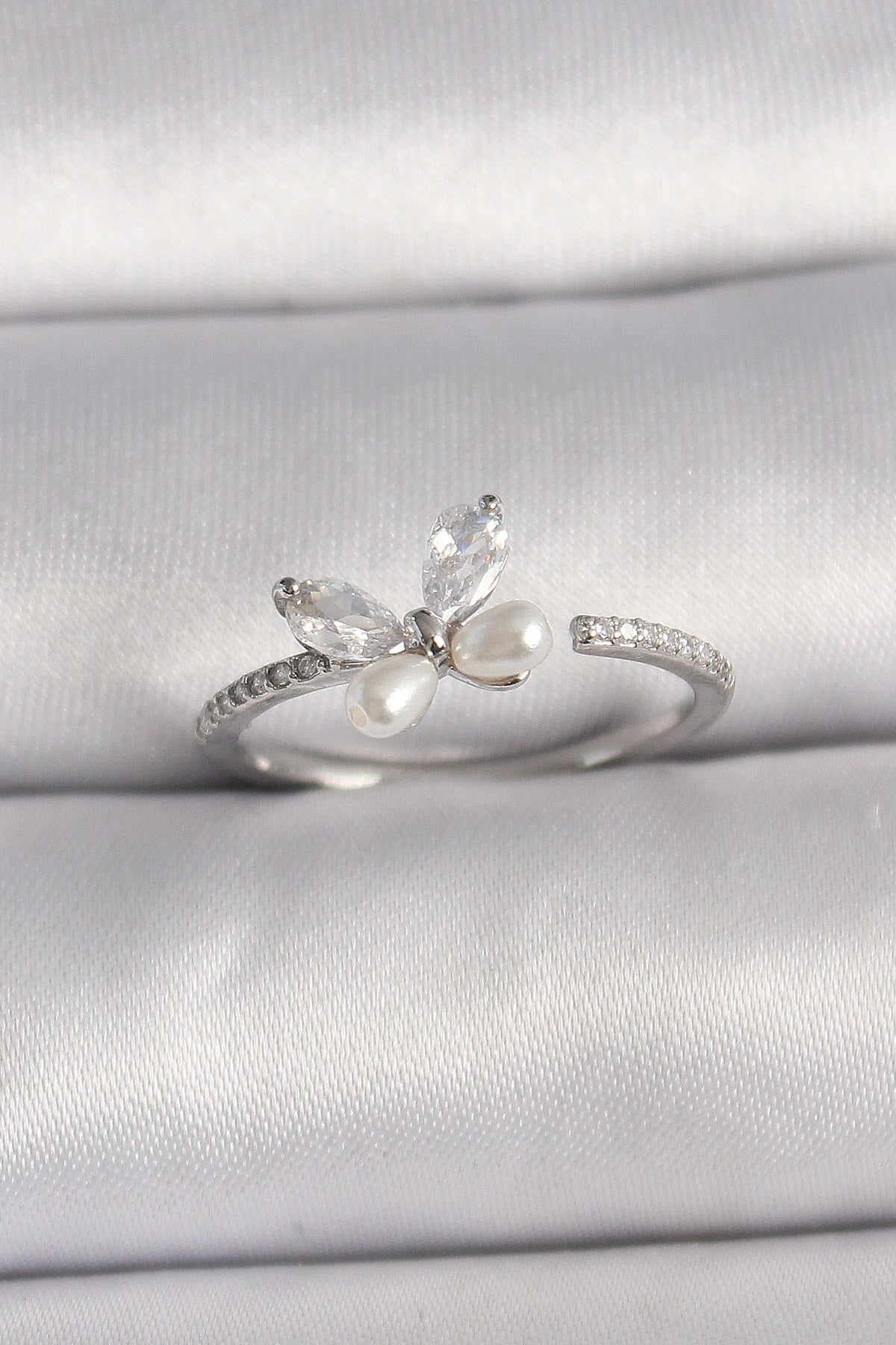 Brass Silver Color Zircon Stone Butterfly Model Pearl Detailed Adjustable Ring