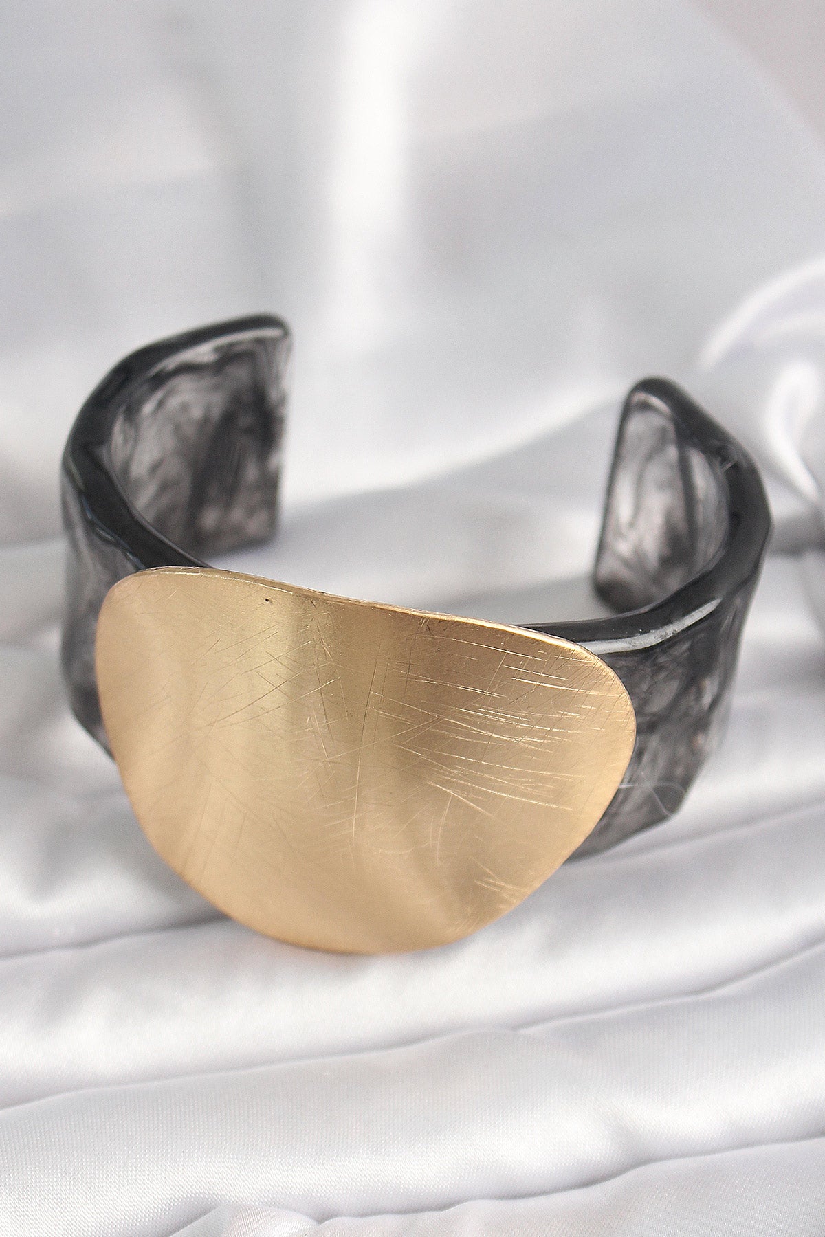 Siyah Mermer Desen Akrilik Plastik Gold Daire Plaka Model Vintage Kadın Bilezik