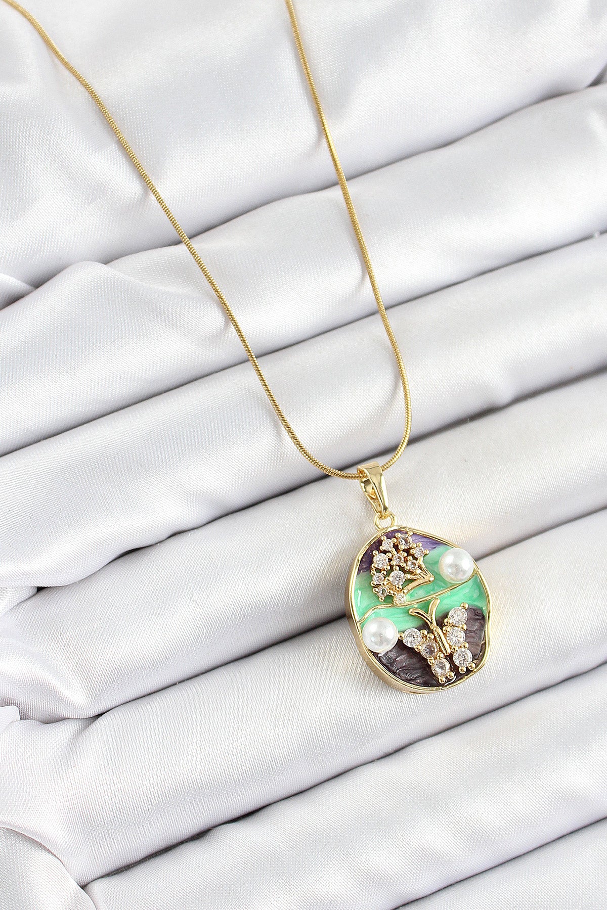 316L Çelik Zincir Zirkon Taşlı Yeşil Mor Sanatsal Portre İnci Detaylı Ağaç Ve Kelebek Figürlü Model Gold Renk Kadın Kolye