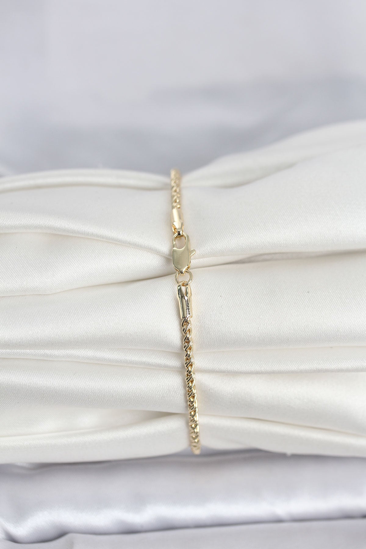 Gold-Tone Twisted Chain Rose Women's Bracelet