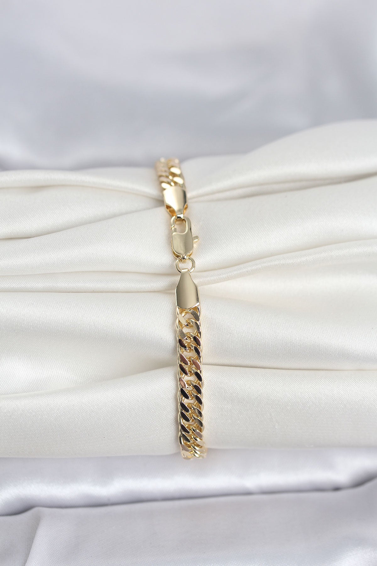 Gold-Tone Chunky Chain Women's Bracelet
