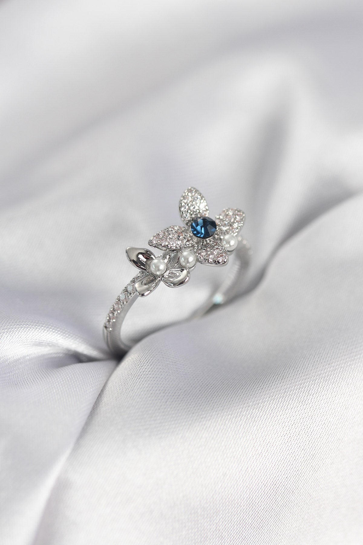 Silver-Tone Flower Women's Ring with Zircon Detail