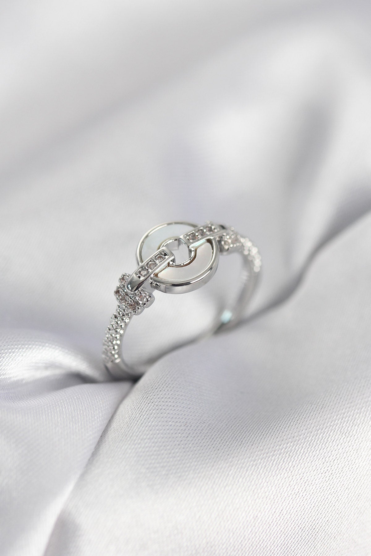 Silver-Tone Circle Shape Women's Ring with Mother-of-Pearl Detail and Zircon Detail