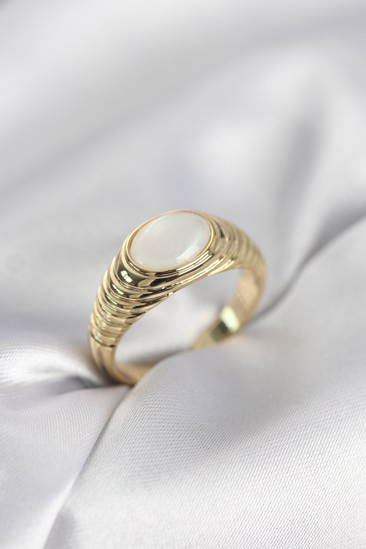 Gold-Tone Vintage-Inspired Women's Ring
