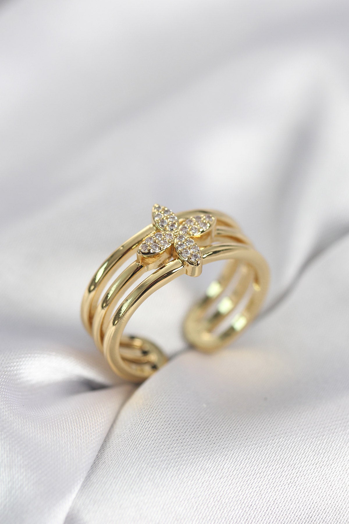 Gold-Tone Clover Women's Ring with Zircon Detail