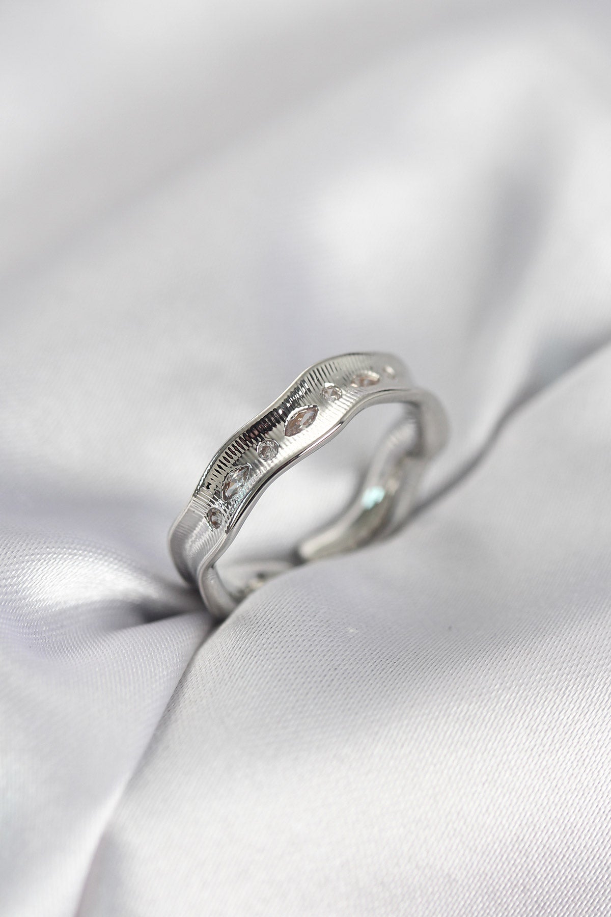 Silver-Tone Su Damlası with Zircon Detail Women's Ring