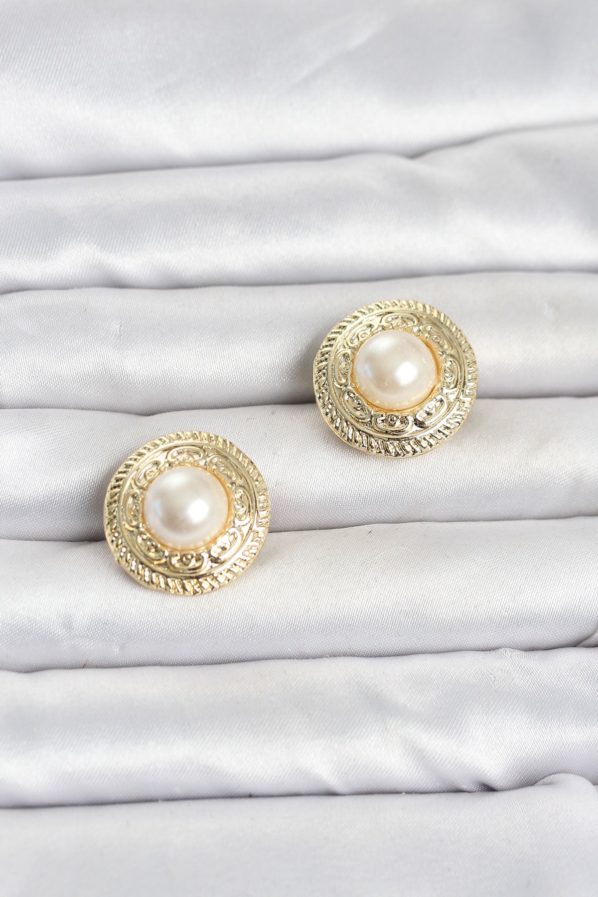 Gold-Tone Pearl Accent Brooch Pin