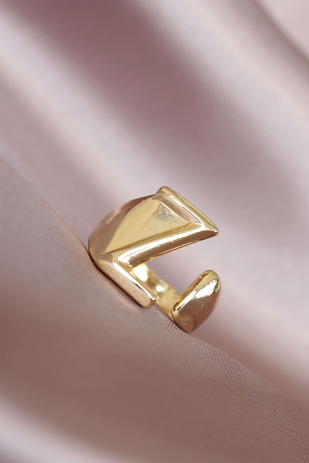 Z Harfli Altın Renk Ayarlamalı Metal Kadın Yüzük