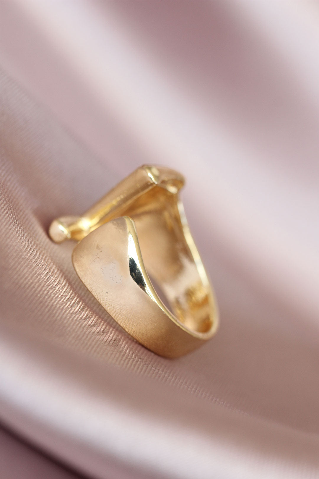 Z Harfli Altın Renk Ayarlamalı Metal Kadın Yüzük