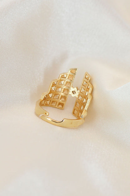 Ayarlamalı Gold Renk Metal Zirkon Taşlı Piramit Yüzük