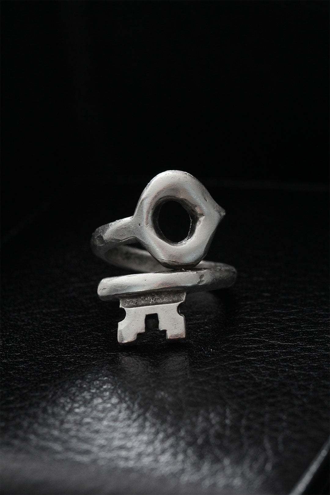 Adjustable Spiral Key Model Men's Ring