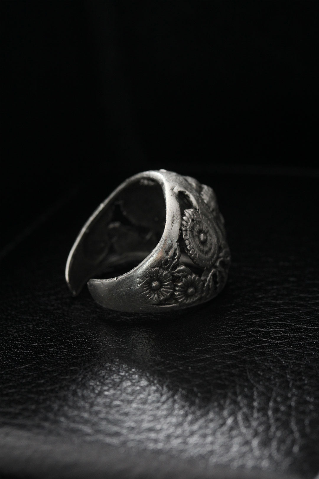 Adjustable Sculpted Model Men's Ring