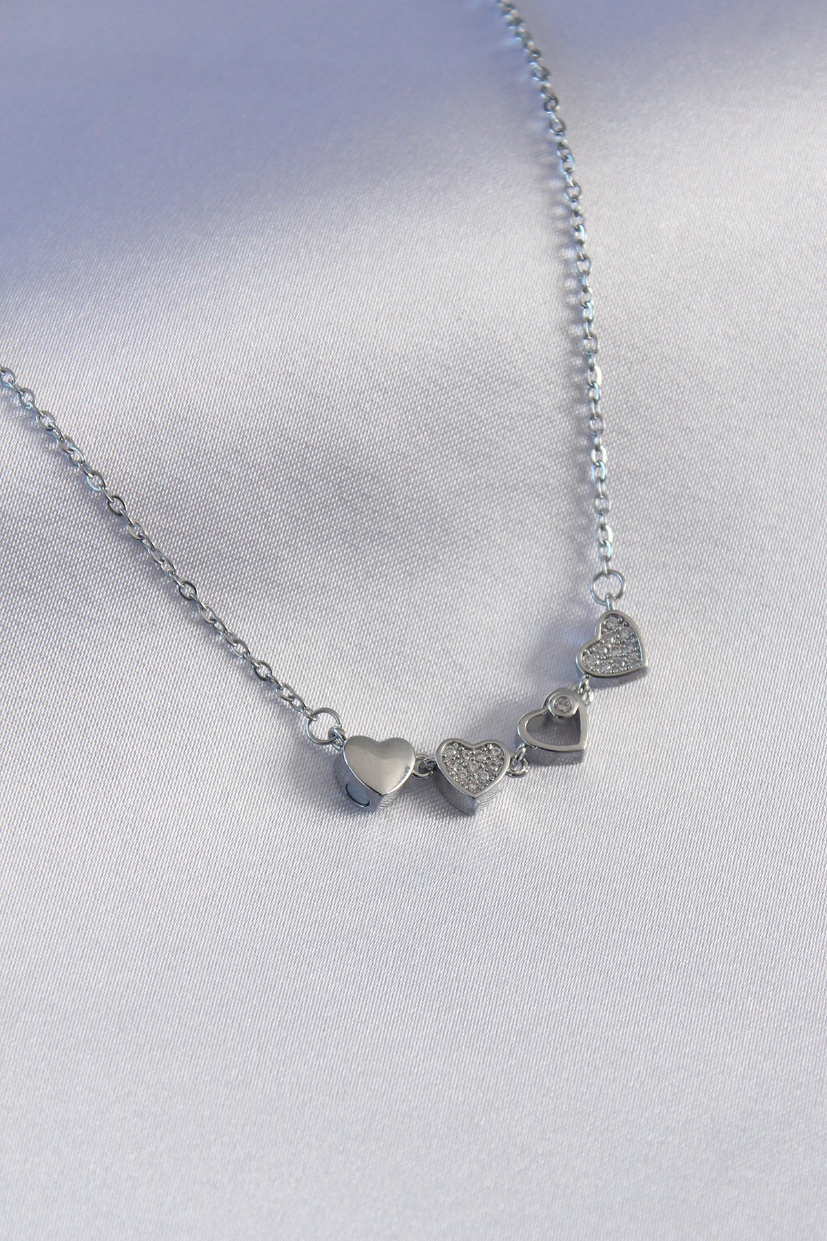 316L Çelik Gümüş Renk Açılır Zirkon Taşlı Yonca Model Kadın Kolye