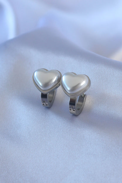316L Çelik Gümüş Renk İncili Kalp Model Kadın Küpe