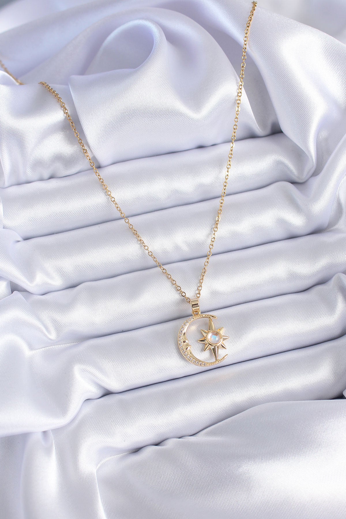 316L Çelik Gold Renk Zirkon Taşlı Ay Yıldız Model Kadın Kolye