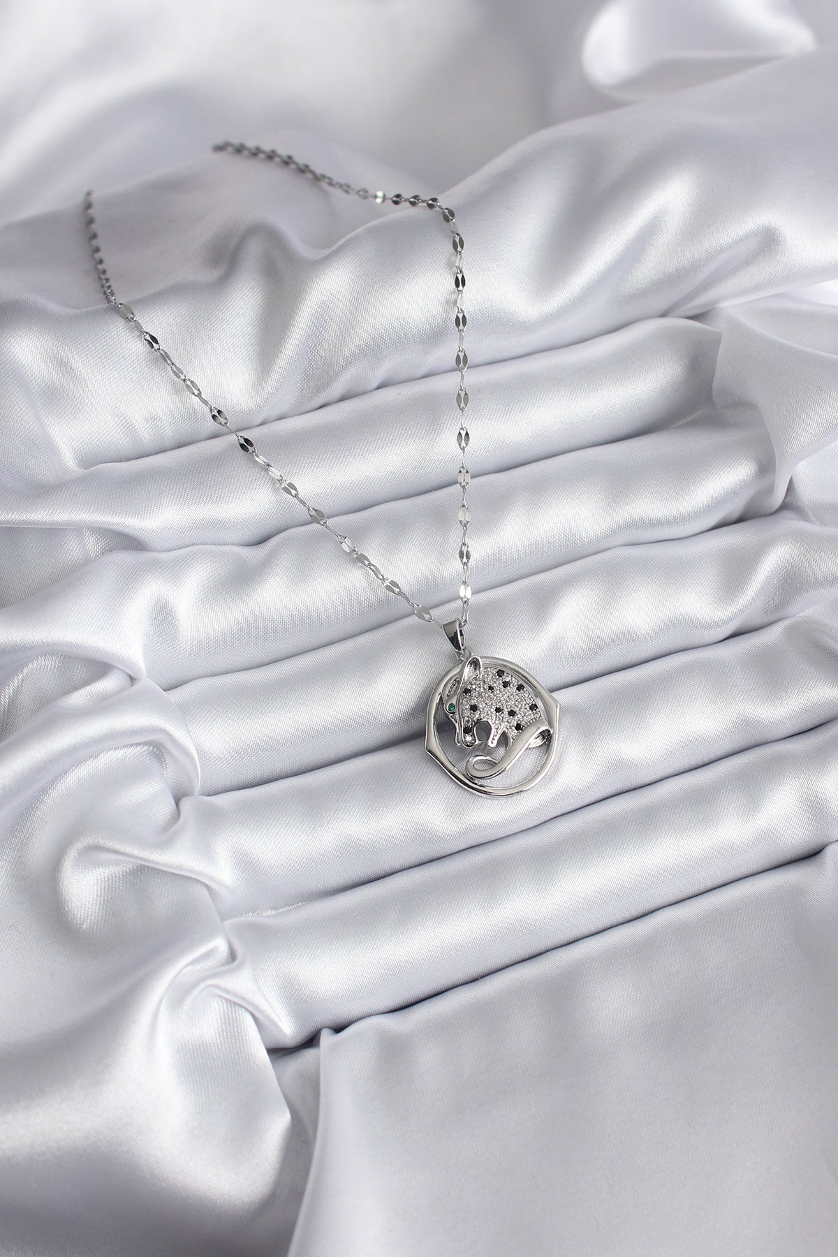 316L Çelik Gümüş Renk Zirkon Taşlı Jaguar Model Kadın Kolye