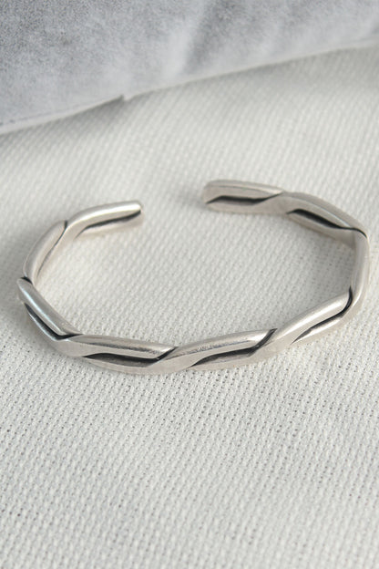 Otantik Gümüş Renk Motif İşleme Plaka Erkek Bileklik