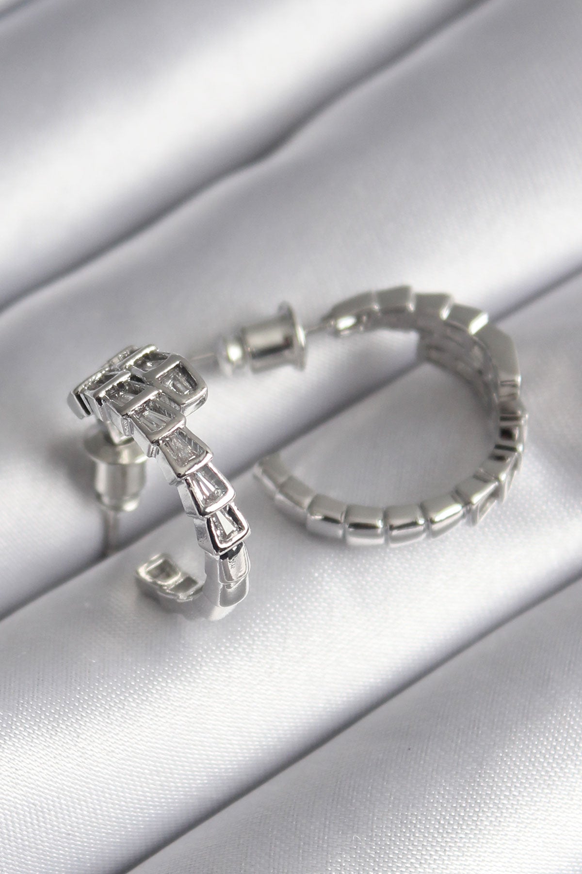 Brass Silver Color Zircon Stone Snake Model Women's Earrings