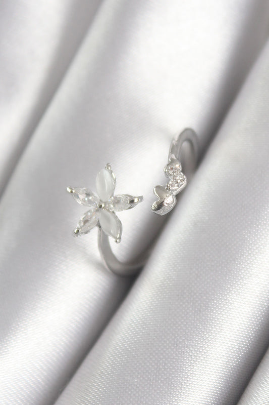 Brass Silver Color Zircon Stone Flower Model Heart Detail Women's Ring