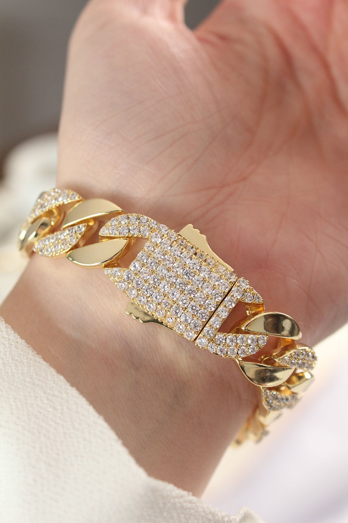 Vip Series Brass Zircon Stone Gold Color Gurmet Bracelet