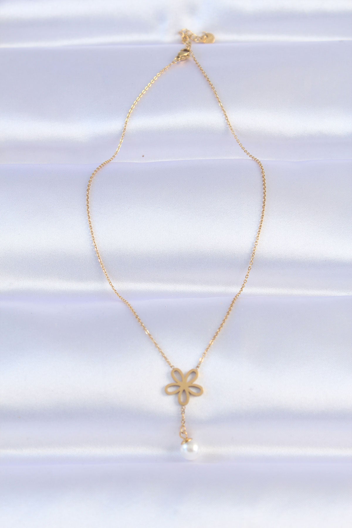 316L Steel Chain Gold Color Pearl Detail Flower Necklace