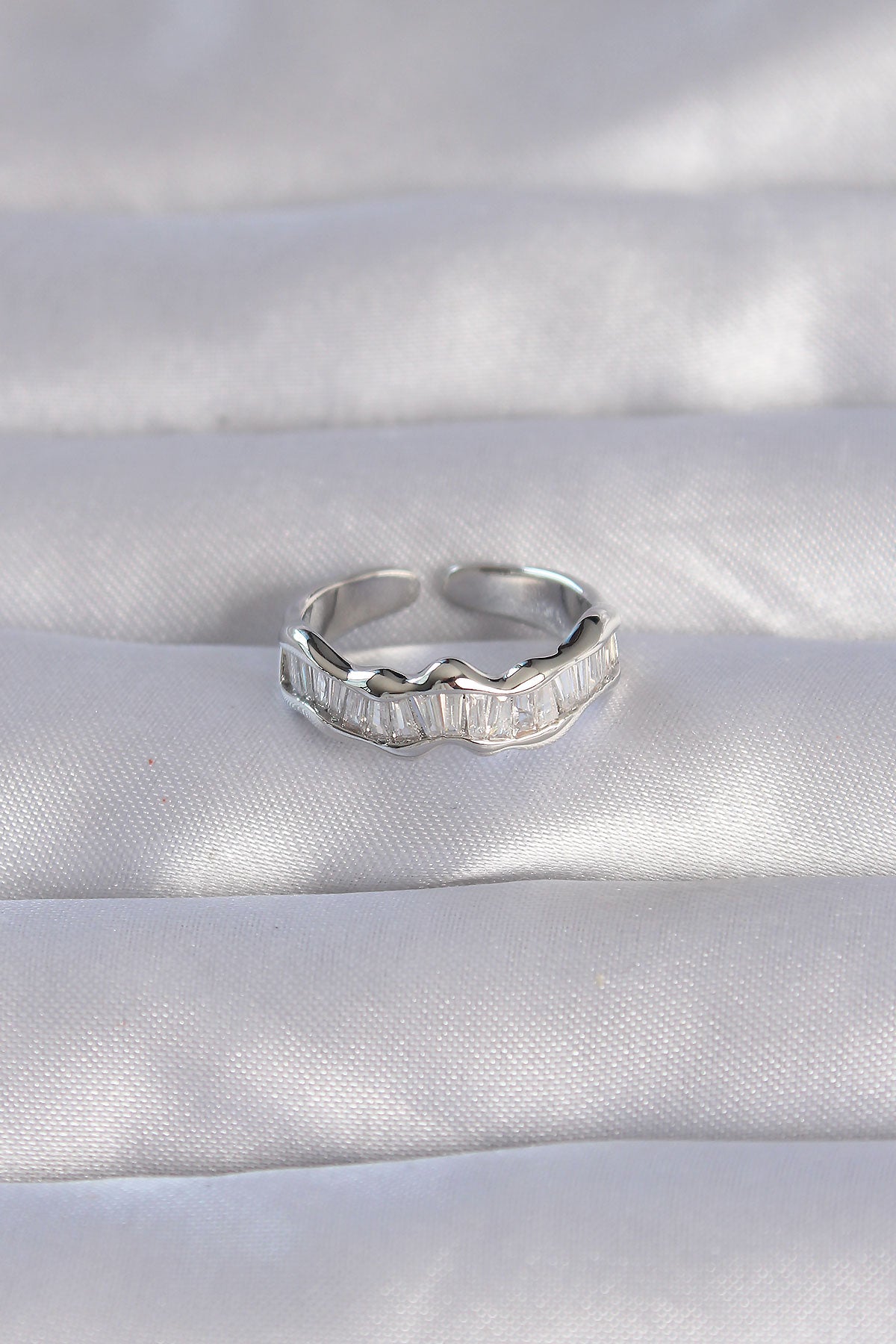 Brass Silver Color Zircon Stone Wavy Waterway Model Adjustable Ring