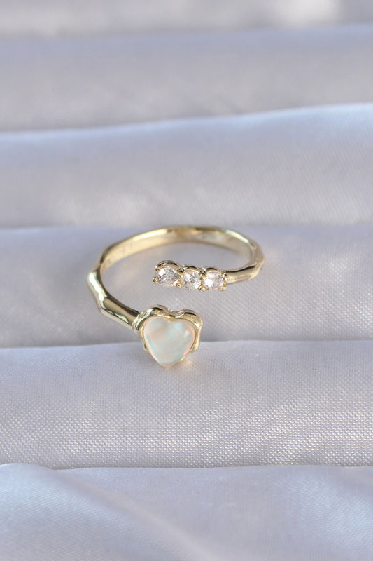 Brass Gold Color Zircon Stone Mother-of-Pearl Heart Model Adjustable Ring