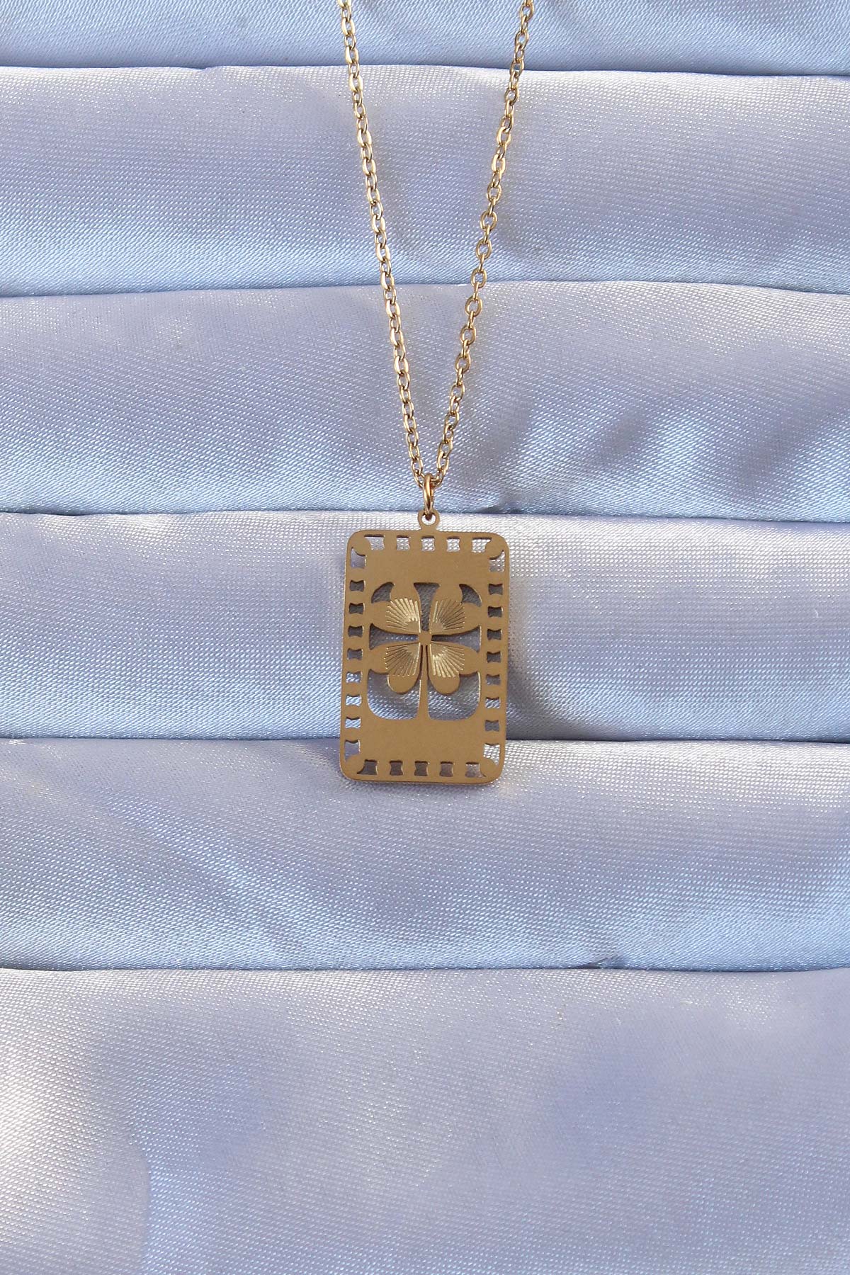 316L Gold Color Embroidered Clover Model Vintage Necklace