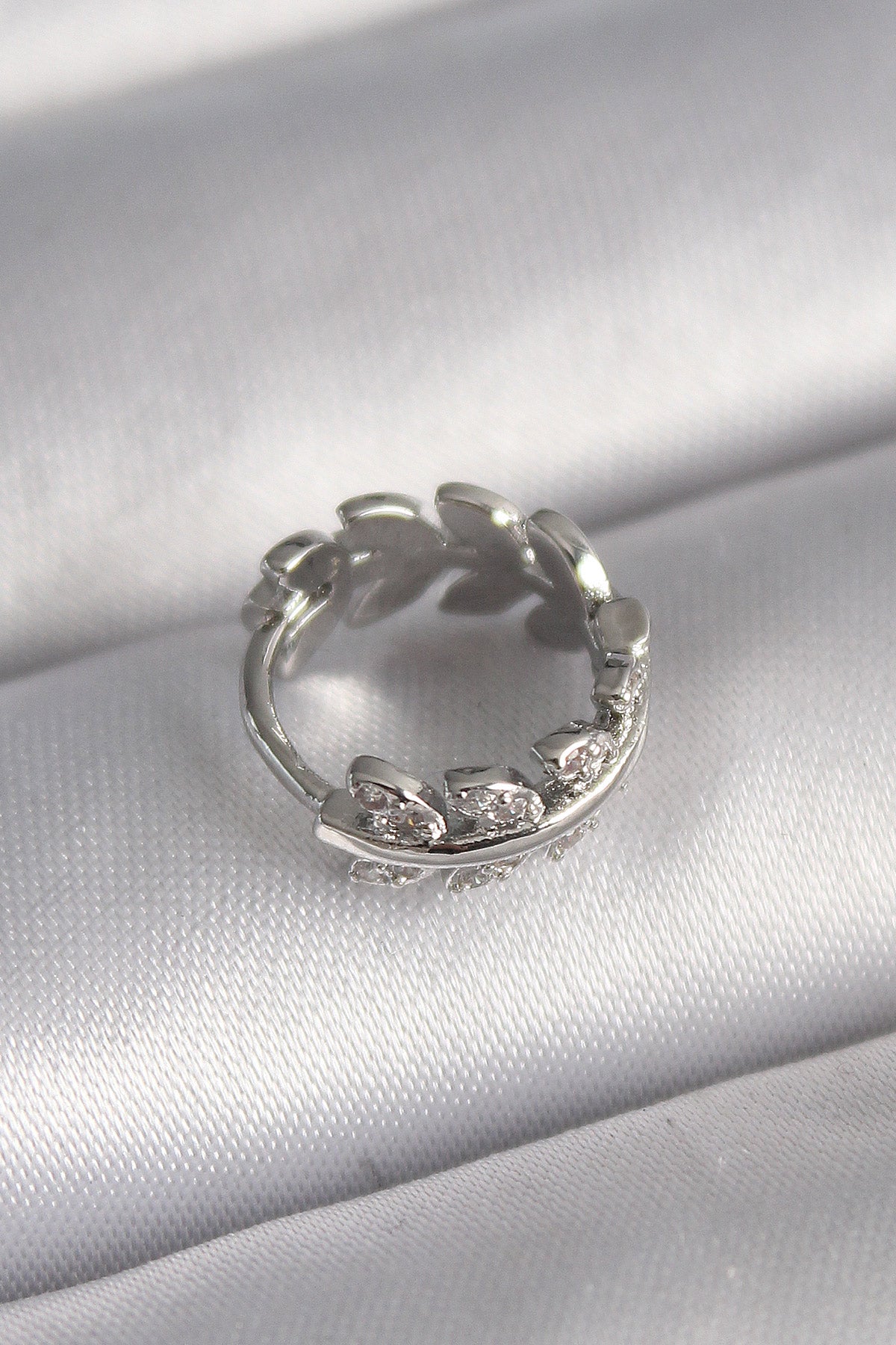 316L Steel Silver Color Zircon Stone Leaf Model Tragus Piercing