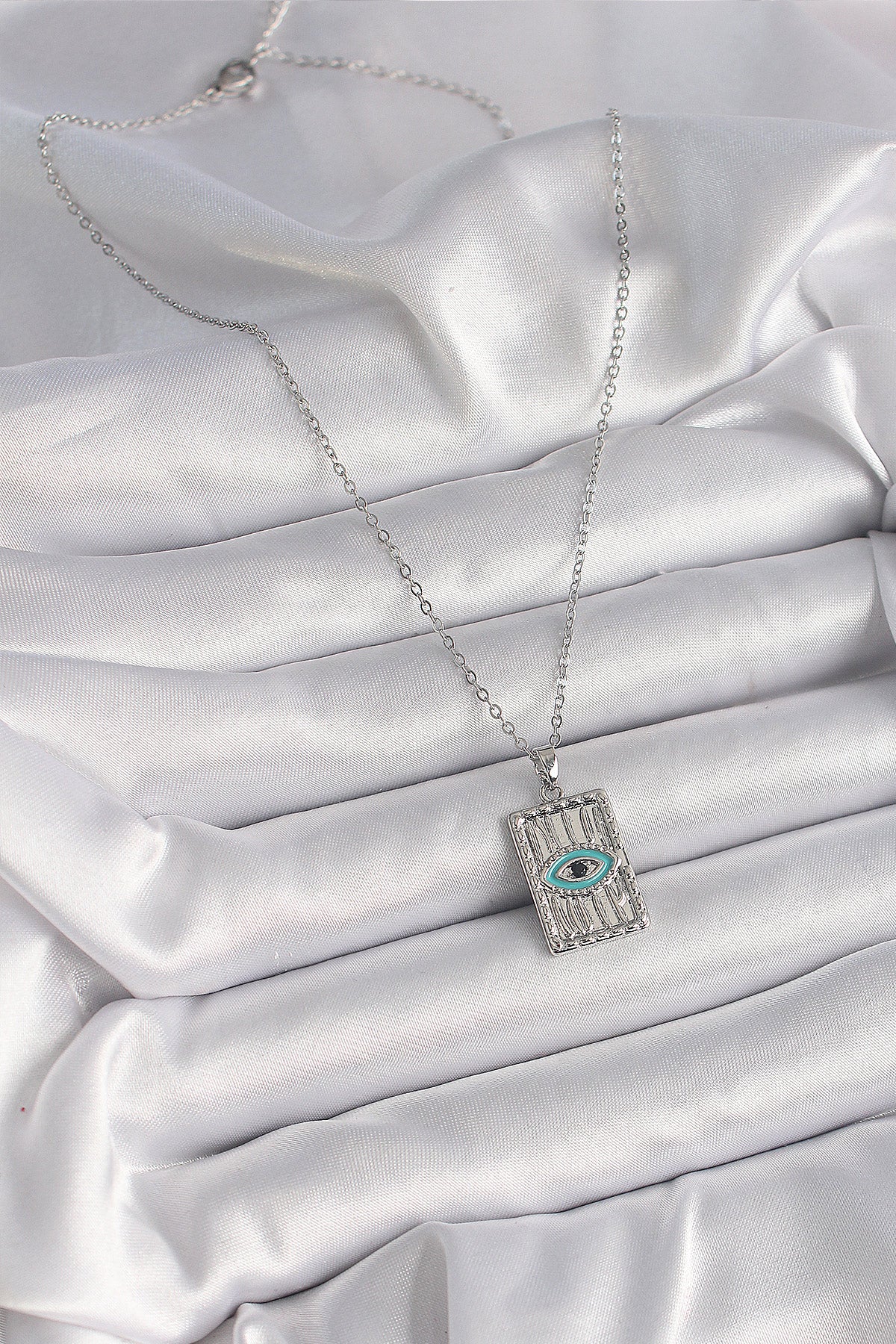316L Çelik Gümüş Renk Zirkon Taşlı Göz İşleme Detaylı Plaka Model Kadın Kolye