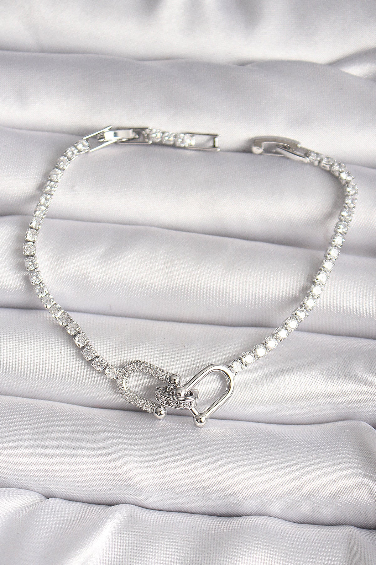 Pirinç Gümüş Renk Su Yolu Zirkon Taşlı Model Kadın Bileklik