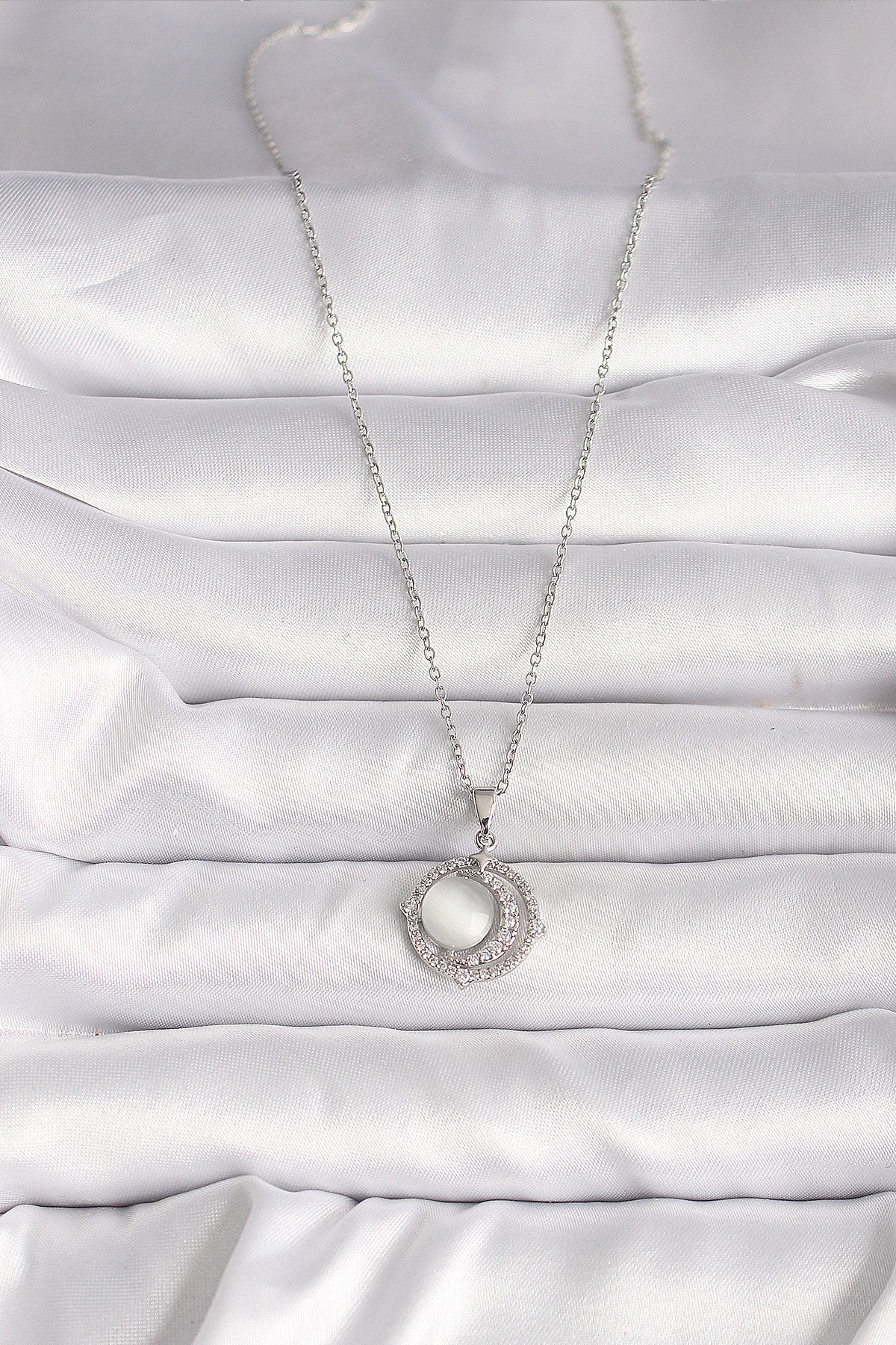 316L Çelik Gümüş Renk Zirkon Taşlı Beyaz Sedefli Hilal Model Kadın Kolye