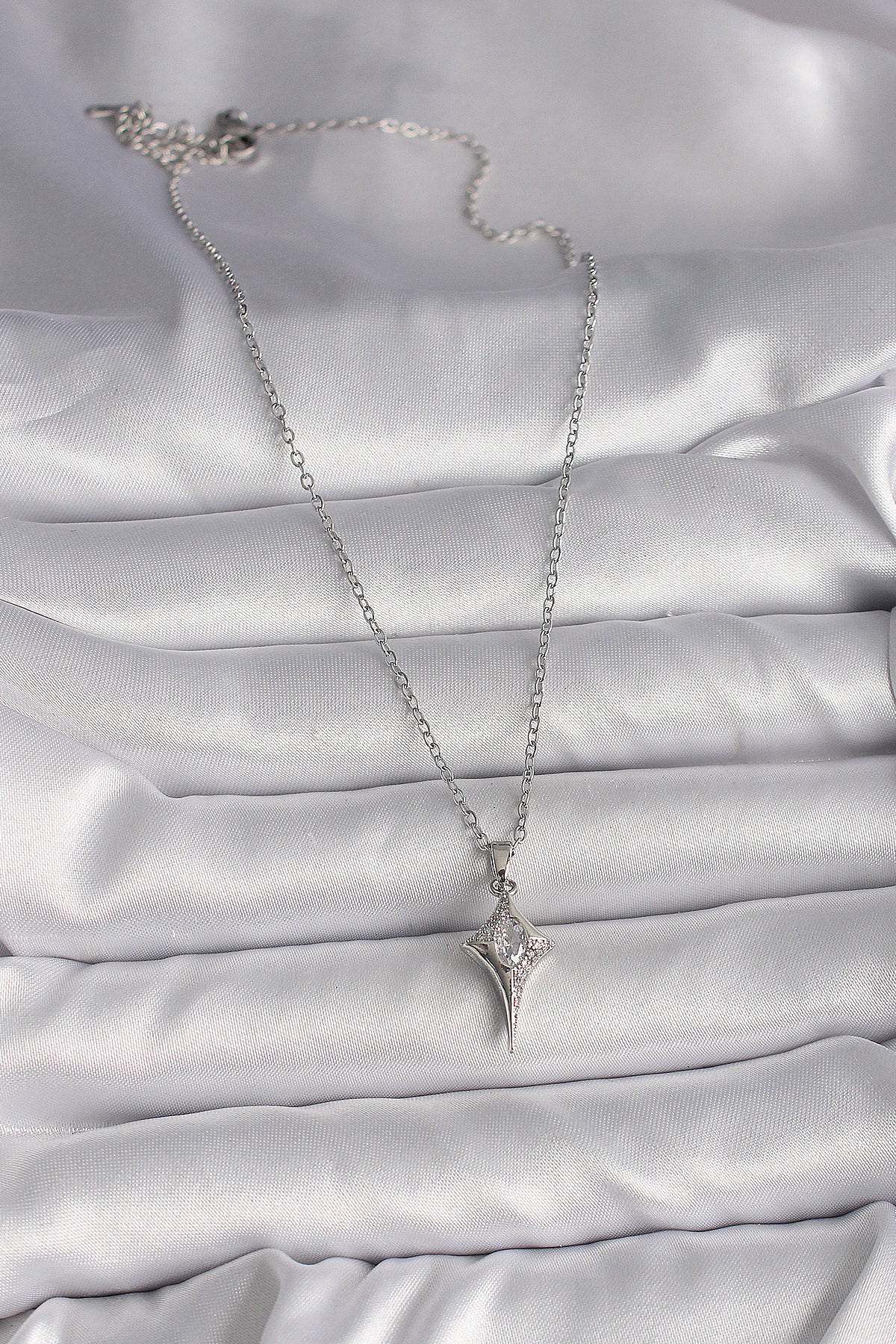 316L Çelik Gümüş Renk Zincir Zirkon Taşlı Kuzey Yıldızı Model Kadın Kolye