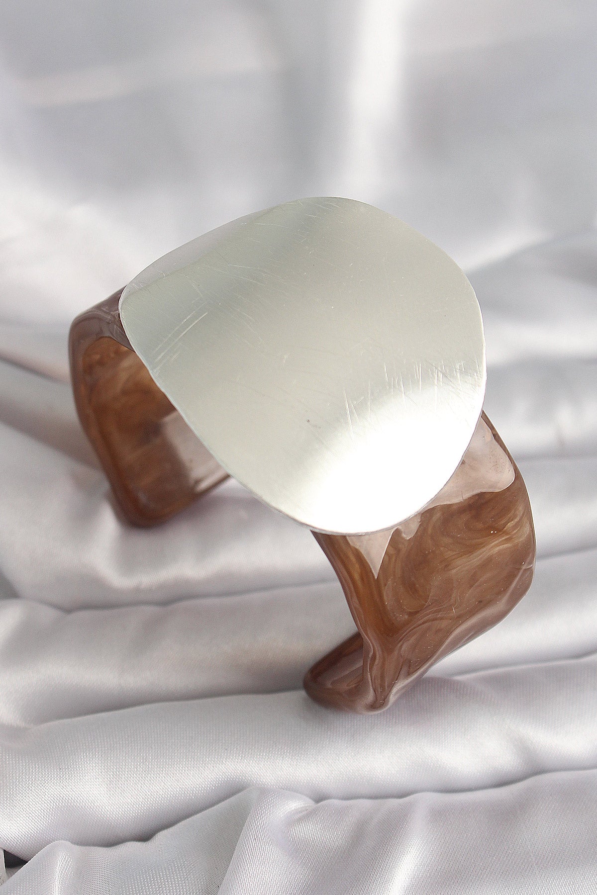 Kahverengi Mermer Desen Akrilik Plastik Gümüş Plaka Model Vintage Kadın Bilezik