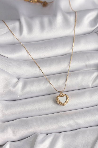 316L Çelik Gold Renk Zincir Sedefli Kalp Model Kadın Kolye