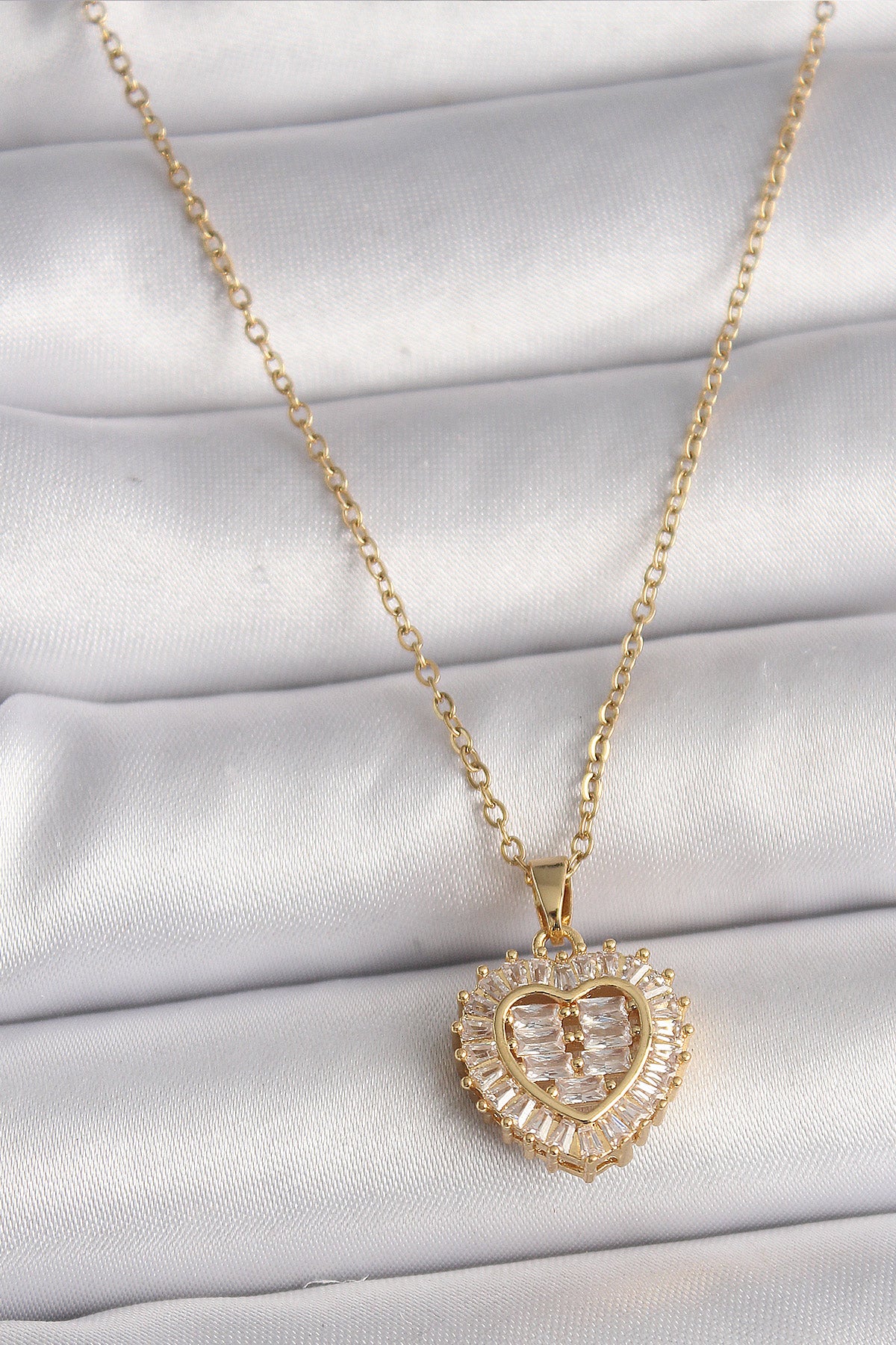 316L Çelik Gold Renk Zincir Zirkon Taşlı Kalp Model Kadın Kolye
