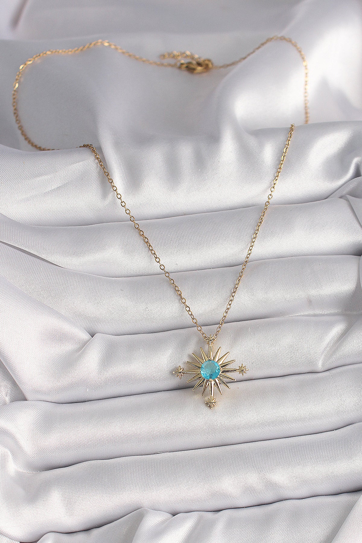 316L Çelik Gold Renk Zincir Mavi Taş Detaylı Kuzey Yıldız Model Kadın Kolye