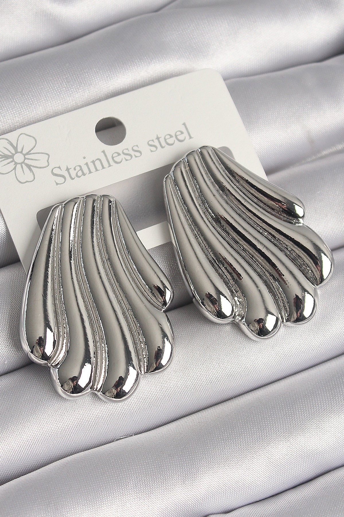 Brass Silver Color Embroidered Oyster Model Women's Earrings