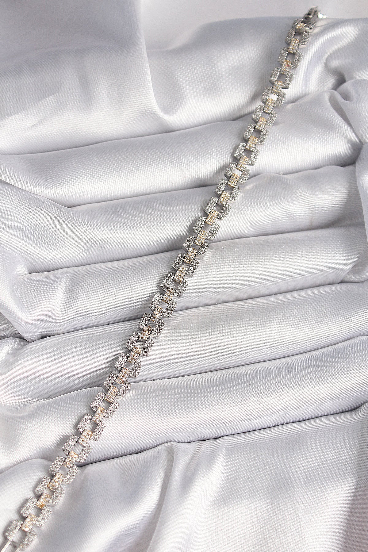 Pirinç Mix Renk Zirkon Taşlı Zincir Model VIP Seri Kadın Bileklik